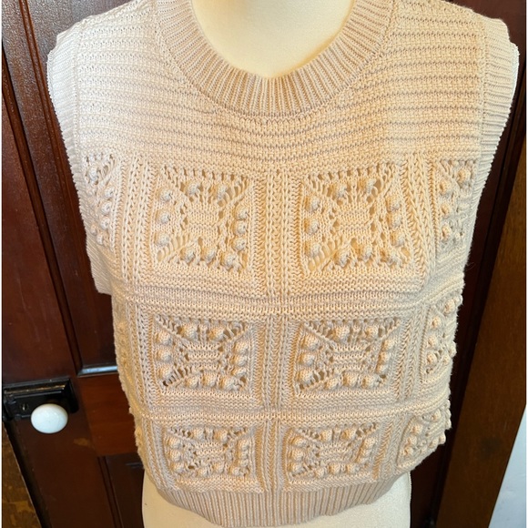 LuckyBrand vest lightweight XL but med fits more light a medium - Picture 3 of 7